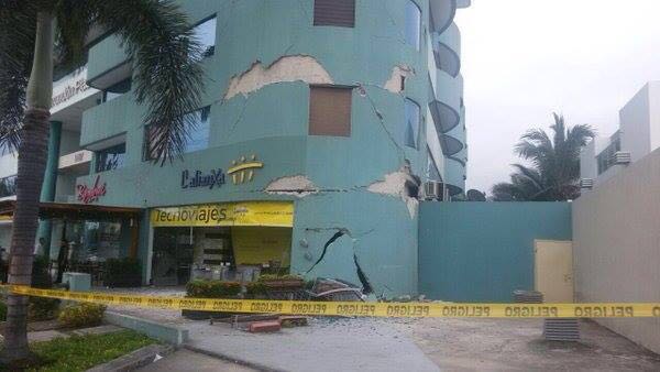 File:Damaged building ecuador.jpg