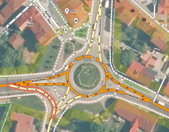 File:Roundabout with marked link.png