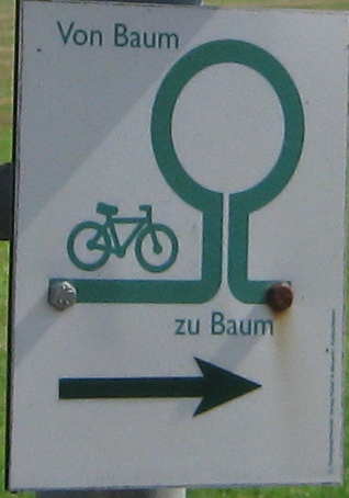 File:Radweg-Von-Baum-zu-Baum.JPG