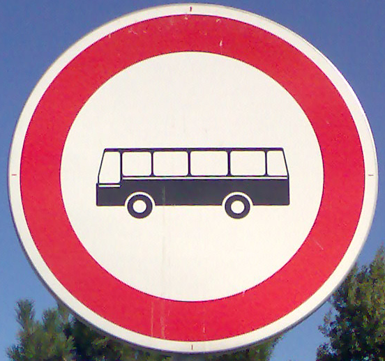 File:B6 - Zákaz vjazdu autobusov.png