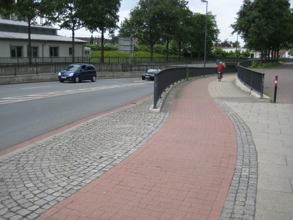 File:Bremen cycleway separate 1.jpg