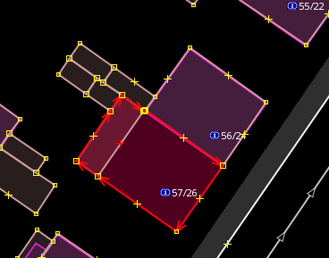File:Zakreslene tvary budovy zasahuji do i mimo obrys z vrstvy RUIAN krok4.png