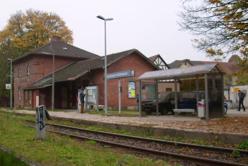 File:Bahnhof Simmelsdorf.jpg