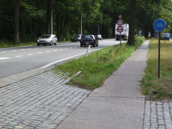 File:Belgium road with D7 nopavement speedabove50.jpg