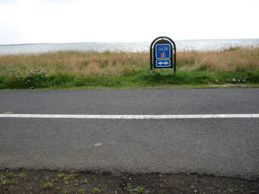 File:Iceland segregated bike path sign.JPG