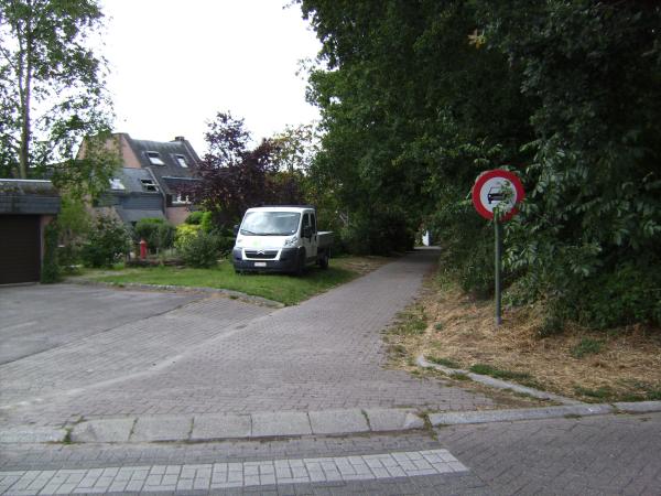 File:Belgium road nocars.jpg