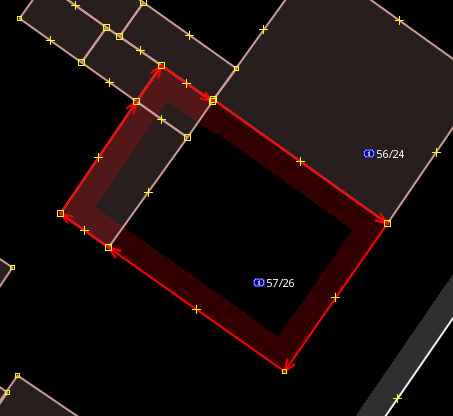 File:Zakreslene tvary budovy zasahuji do i mimo obrys z vrstvy RUIAN krok7.png