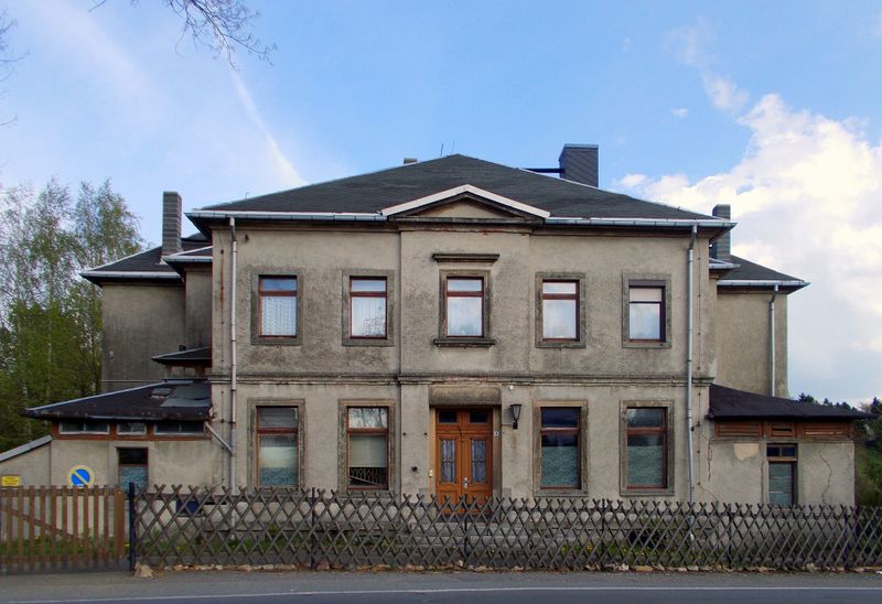 File:2014 Alte Schule von 1888 in Reinholdshain bei Dippoldiswalde.jpg