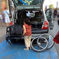 Доступ сзади Открытый багажник: сборка инвалидного кресла