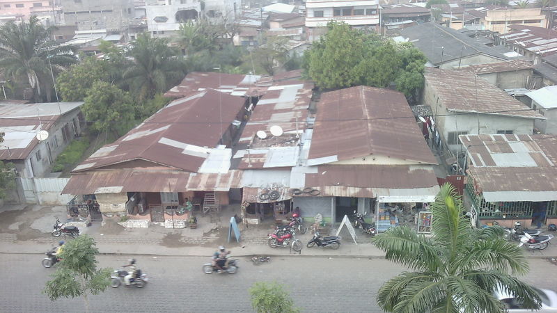 File:Bâtiments sur cotonou.jpeg