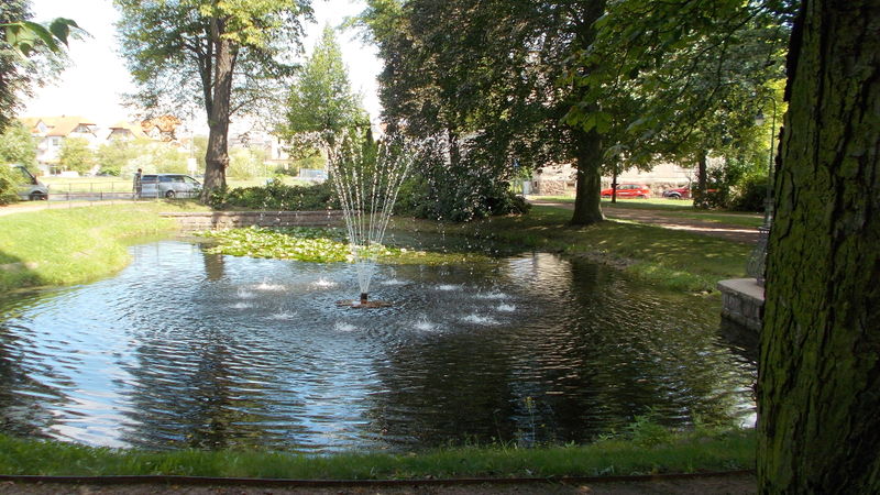 File:2014 Freital Springbrunnen im Goethepark Deuben.jpg