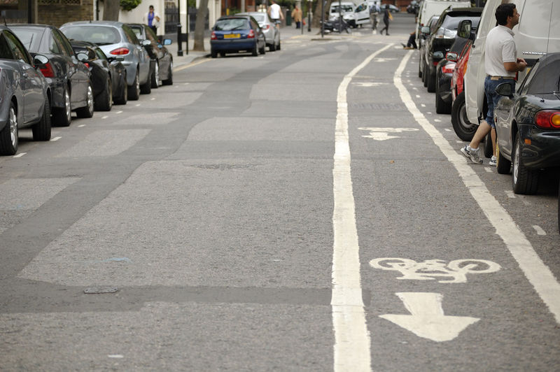 File:UK cycleway opposite lane example.jpg