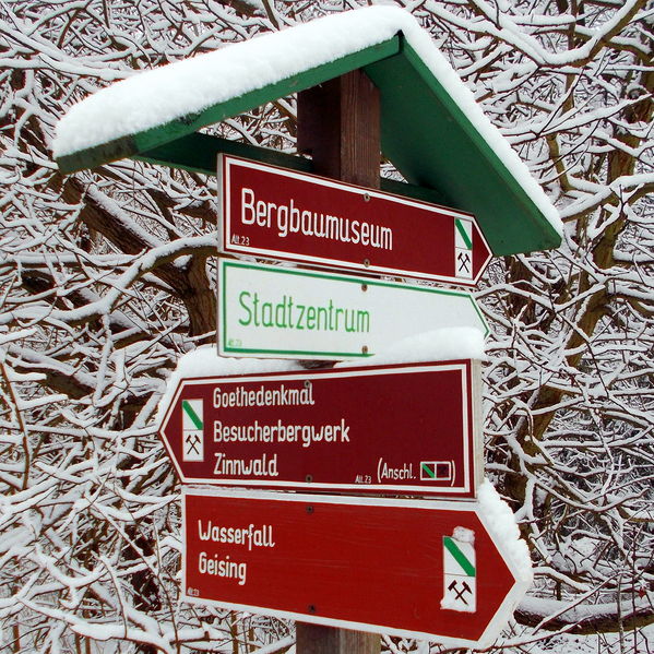 File:2014 Wanderwegweiser Geisinger Straße in Altenberg.jpg