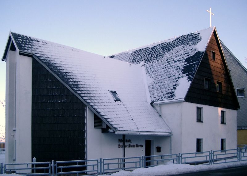 File:Katholische Kirche Zinnwald.jpg