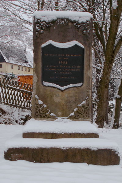 File:2014 Denkmal Beginn des Zinnbergbauses in Altenberg.jpg