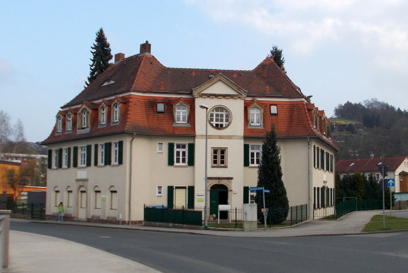 File:2014 Arzthaus in Hainsberg.jpg