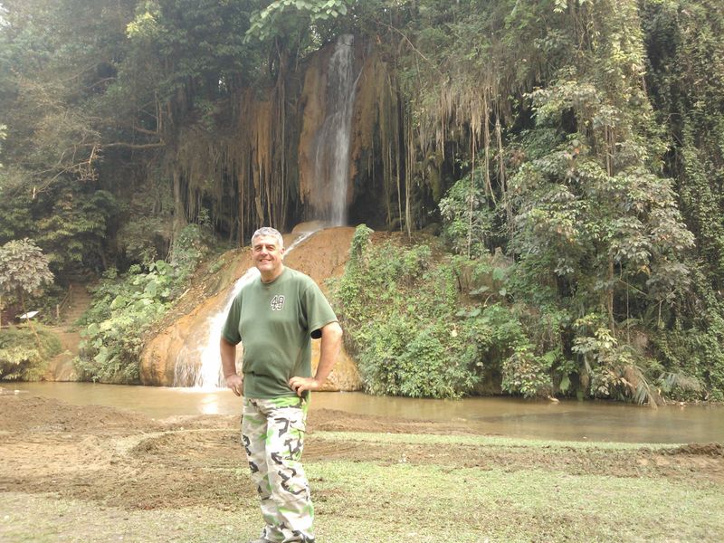 File:User Russ McD in front of Phu Sang waterfall.jpg