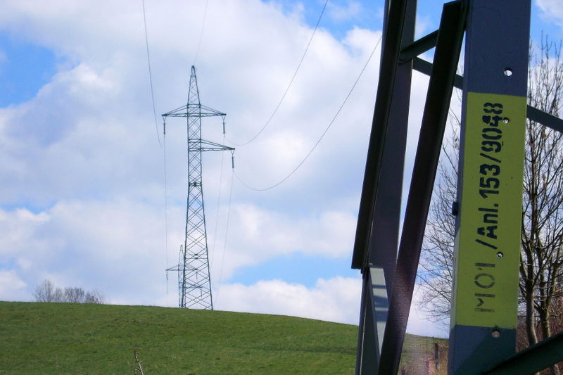 File:110 kV HS-Leitung Ulberndorf Hirschsprung.jpg