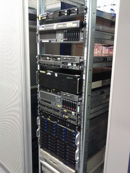 File:Servers-ic-24062011.jpg