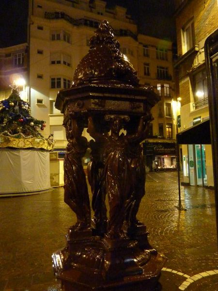 File:Fontaine Wallace Lille.jpeg