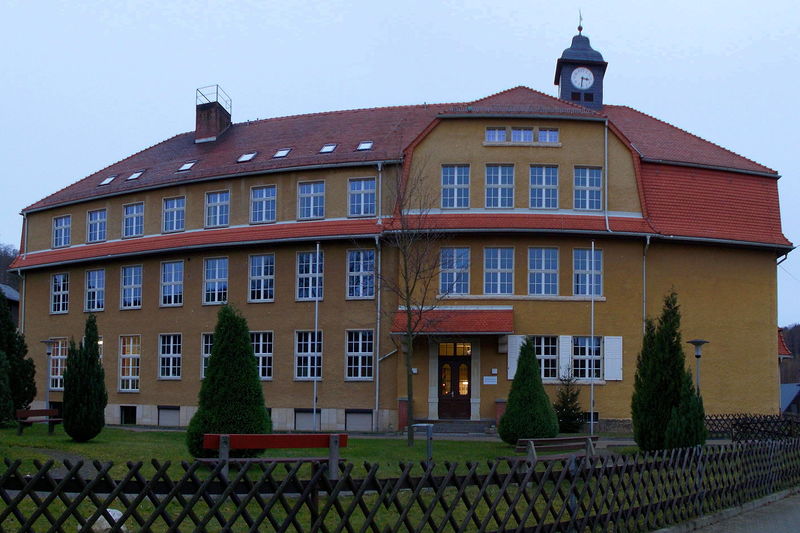 File:2014 Schmiedeberg Oberschule.jpg