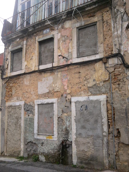 File:Abandoned building.jpg