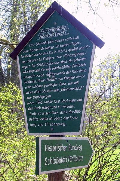 File:Schild am Parkeingang Schloßteich in Berreuth bei Dippoldiswalde.jpg