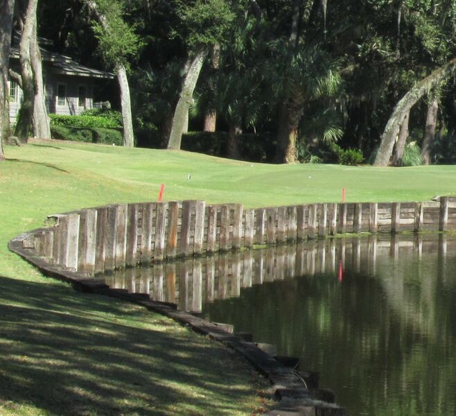 File:Water hazard (golf) red stakes.jpg