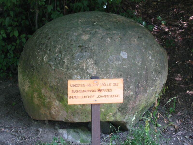File:Purkersdorf boulder.jpg
