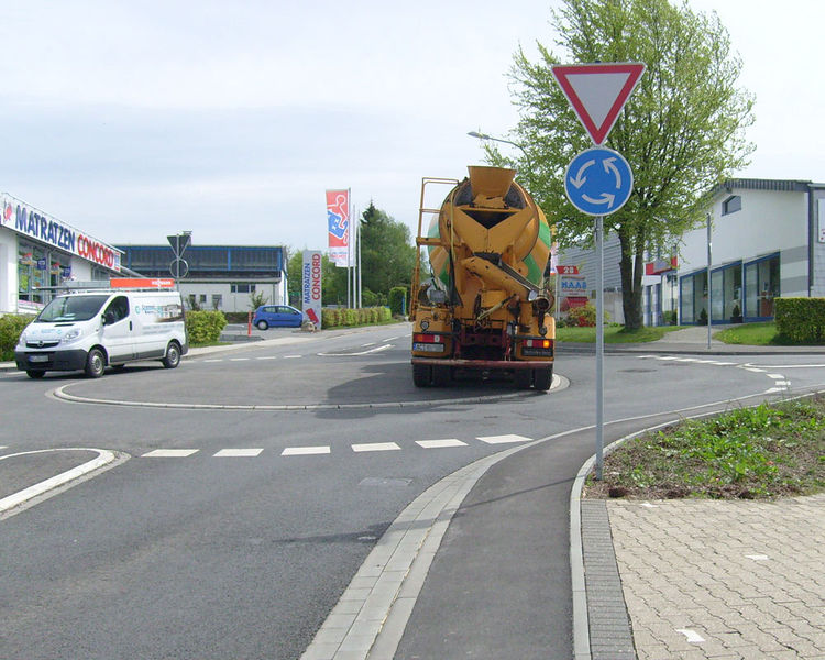 File:Kreisverkehr.jpg