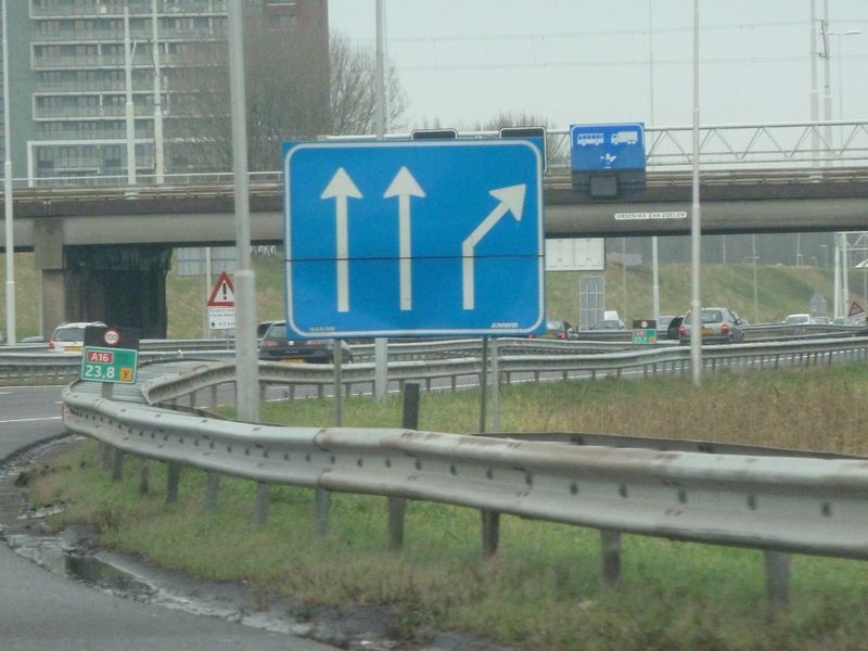 File:Lane assist example arrow sign.JPG