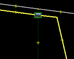 Правильно: ворота на пересечении дорожки (зелёная пунктирная линия) и забора (жёлтая линия).