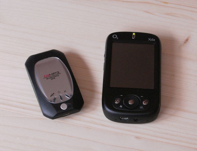 File:GPS-Mouse.and.Smartphone.01.jpg
