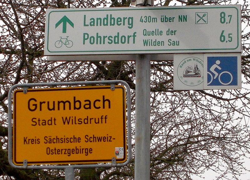 File:2014 Radwegweiser bei Grumbach - Rund um Wilsdruff.jpg