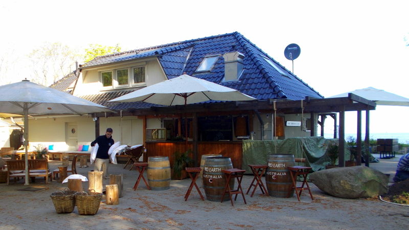 File:2014 Heiligendamm Restaurant und Bar 'deck' am Kinderstrand.jpg