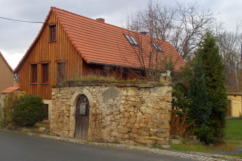 File:2014 historisch liebevoll restaurierte Haus in Röhrsdorf.jpg