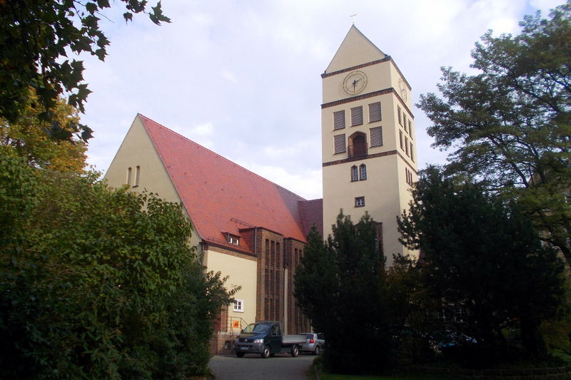 File:Kirche in Dresden.jpg