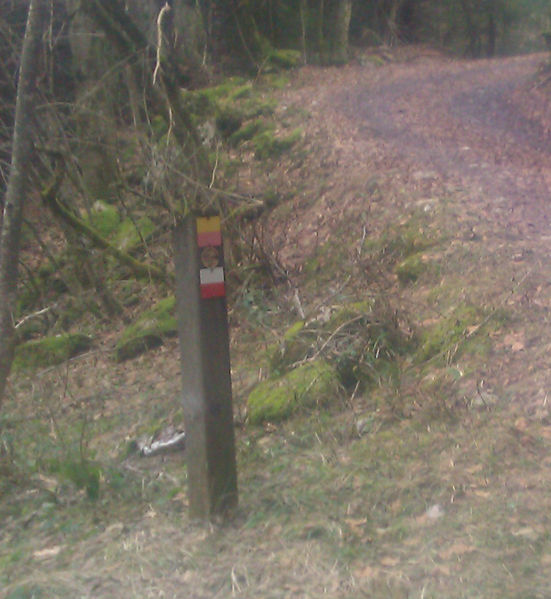 File:Marked trail pole.jpeg