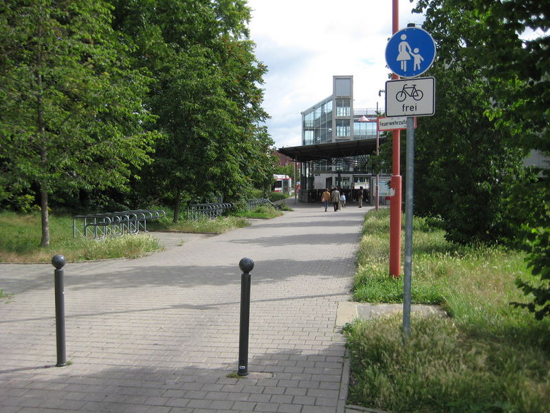 File:Nuremberg-Herrnhuette-Footway-Bike-allowed.jpg