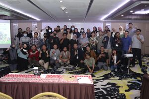 60 participants take a group photo on POI Community Meet Up 2022