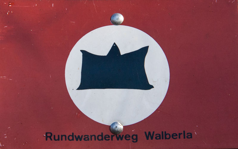 File:Rundwanderweg Walberla.jpg