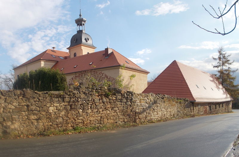 File:Schloss Röhrsdorf.JPG