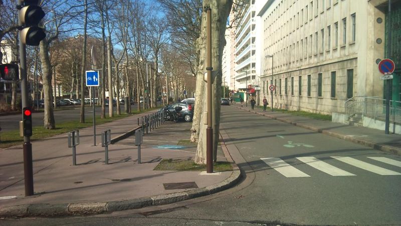 File:Saint Étienne, Cours Fauriel auprès de l'hotel de police.jpeg