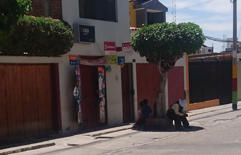 File:Local residencial Arequipa.jpeg