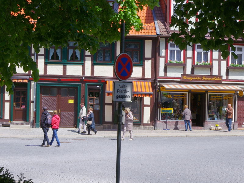 File:Kutschenparkplatz.jpg