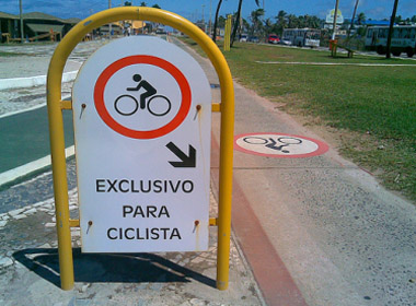 File:Placa faixas exclusivas ciclista.jpg