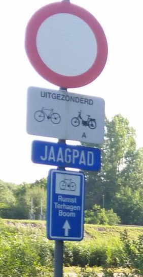 File:Belgium traffic sign C3 jaagpad with M3.png