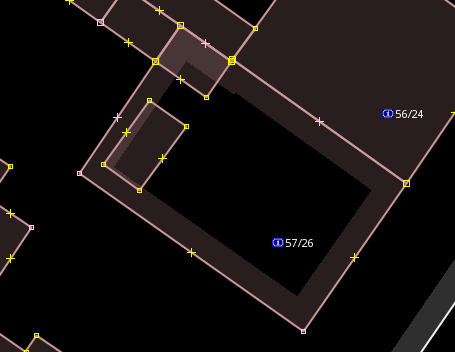 File:Zakreslene tvary budovy zasahuji do i mimo obrys z vrstvy RUIAN krok5.png