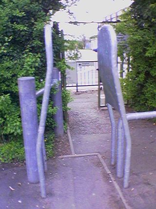 File:Uk-squeeze-style-barrier-small.jpg