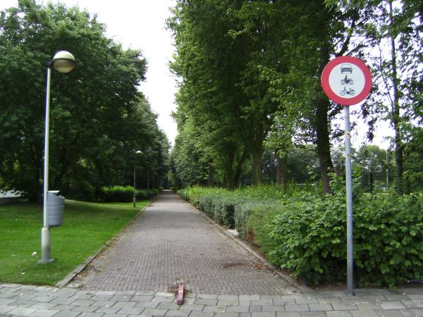 File:Belgium road path nocarsmotorsmopeds.jpg